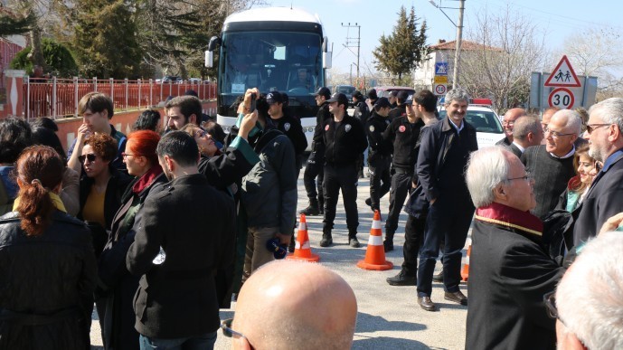 Edirne'de sınıra gitmek isteyen barolar engellendi - Resim : 1