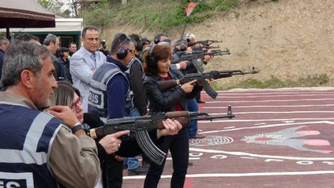 Muhtarlara atış eğitimi! - Resim : 1