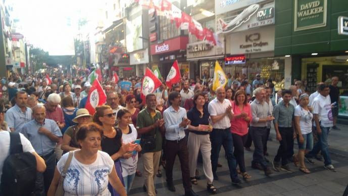 İzmir sokaklarında Ahmet Şık'a yoğun ilgi - Resim : 1