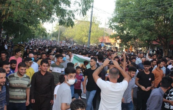 Kürdistan Bölgesel Yönetimi'nde protestocular hükümetin istifasını istedi - Resim : 2