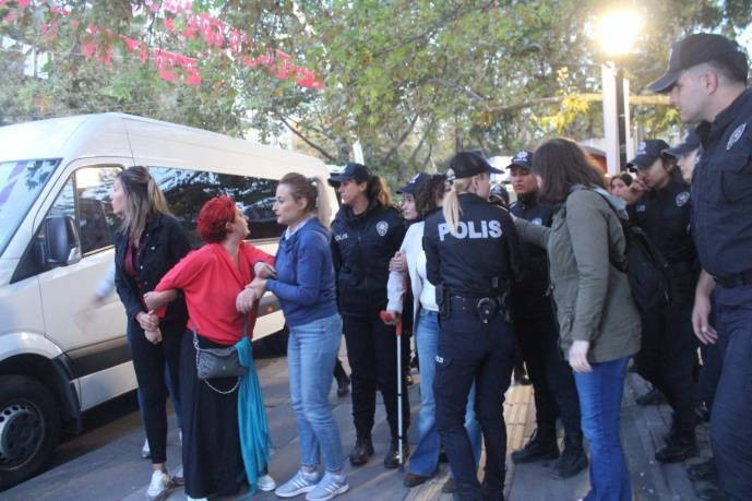 Kadın eylemine Ankara'da müdahale: 8 gözaltı - Resim : 2