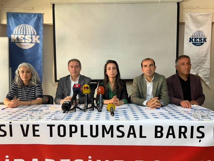 Hakkari, İstanbul, Ankara... DEM Parti kayyım atanmasına karşı ayakta - Resim: 2