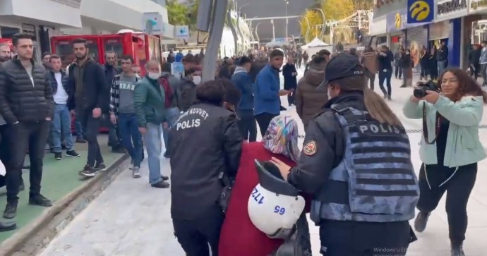 Ağrı ve Van'da HDP'lilere polis müdahalesi: Çok sayıda kişi gözaltına alındı - Resim : 1