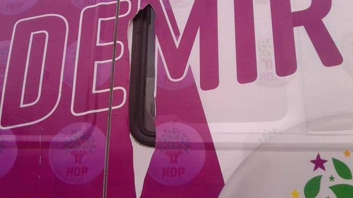 Hatay'da HDP'lilere saldırı - Resim : 1