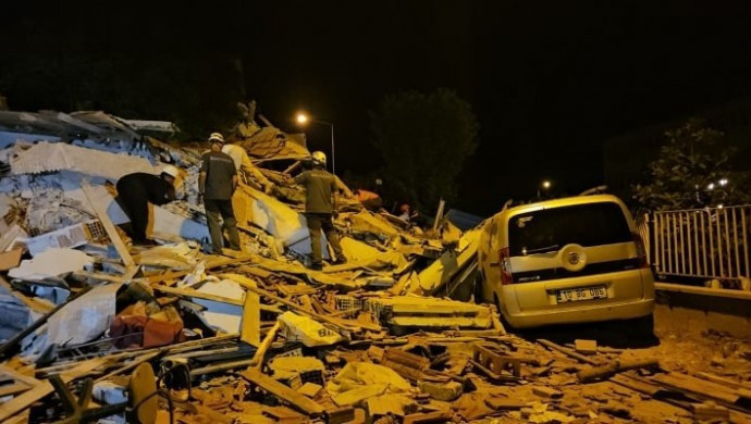 Balıkesir'de 6,1 büyüklüğünde deprem: Yıkılan binalar var - Resim : 1