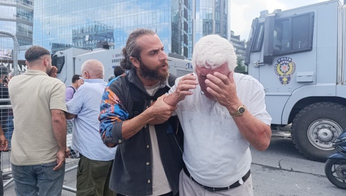 CHP İstanbul İl Başkanlığı önünde yurttaşlara müdahale, çok sayıda gözaltı var - Resim : 1