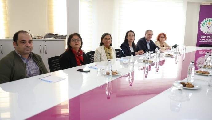 DEM Parti Eş Genel Başkanları Alevi kurum temsilcileriyle bir araya geldi - Resim : 1