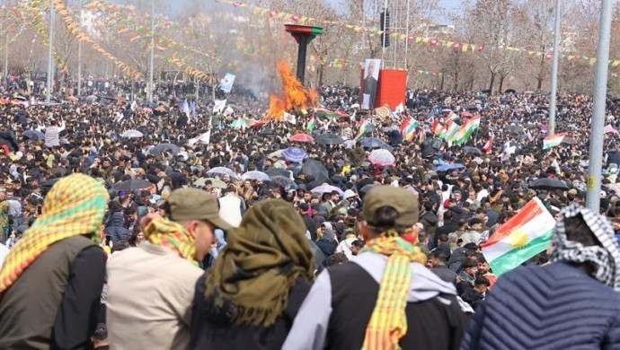 Diyarbakır'da Newroz ateşi yakıldı - Resim : 2