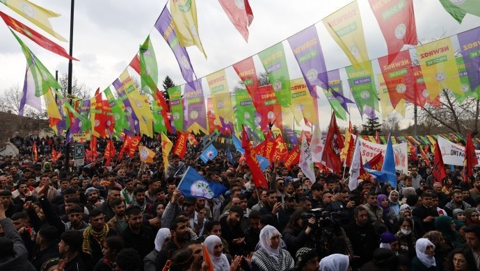 Bir&ccedil;ok merkezde Newroz kutlandı: Onurlu barışı inşa edeceğiz - Resim : 11