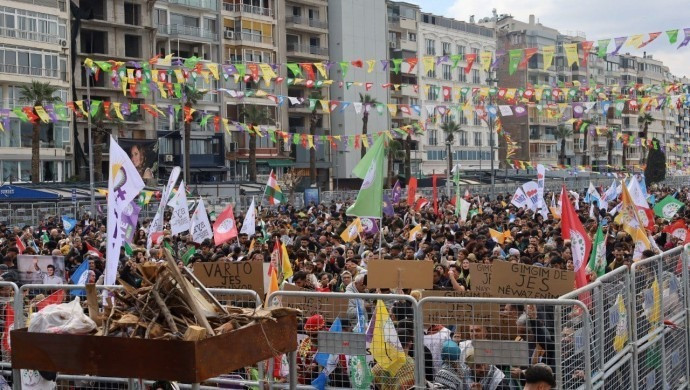 Bir&ccedil;ok merkezde Newroz kutlandı: Onurlu barışı inşa edeceğiz - Resim : 10