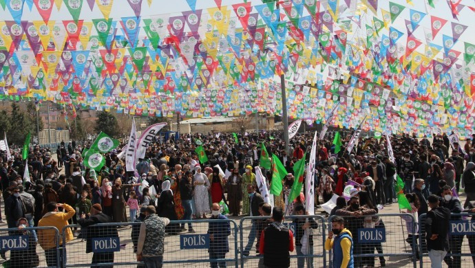 Yüzbinler il il Newroz'u kutladı - Resim : 2