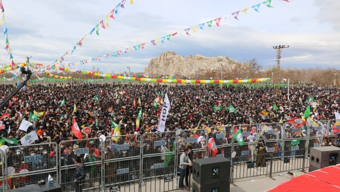 Yüzbinler il il Newroz'u kutladı - Resim : 8