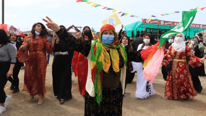 Yüzbinler il il Newroz'u kutladı - Resim : 7