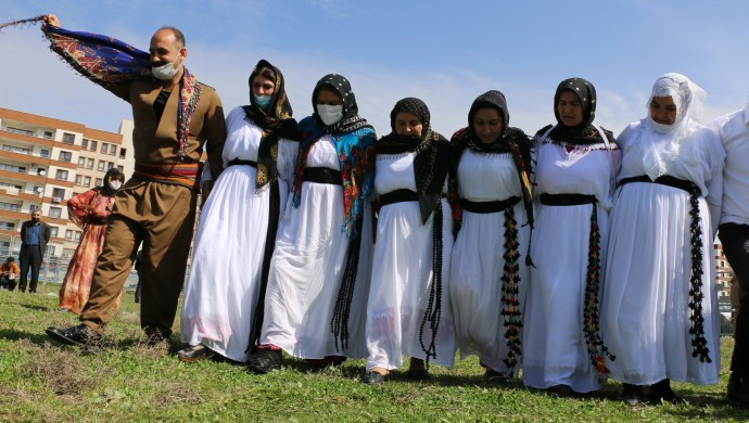 Yüzbinler il il Newroz'u kutladı - Resim : 4