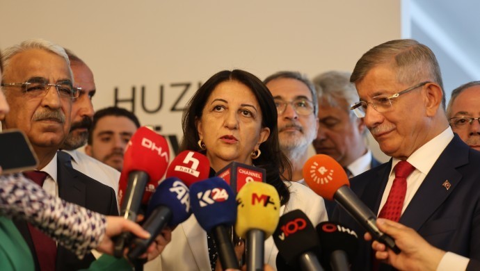 Adalet Bakanı ile görüşme... İmralı Heyeti: Bakanlık sürece üst düzeyde katkı sunacak - Resim : 1