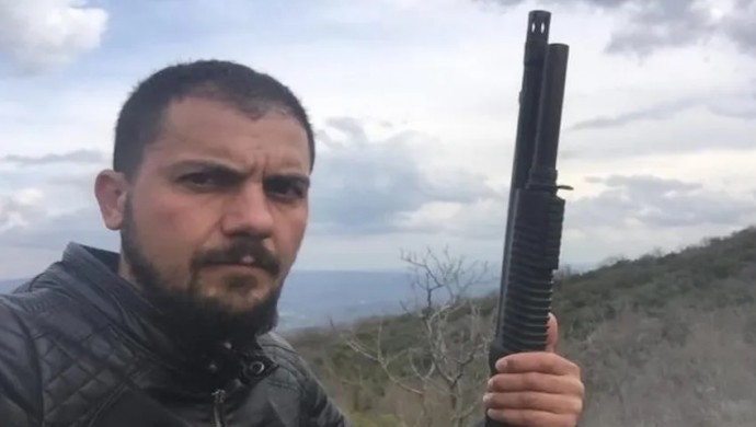 Evli olduğu kadını ve oğlunu katletti, diğer çocukları kaçarak kurtuldu - Resim : 1
