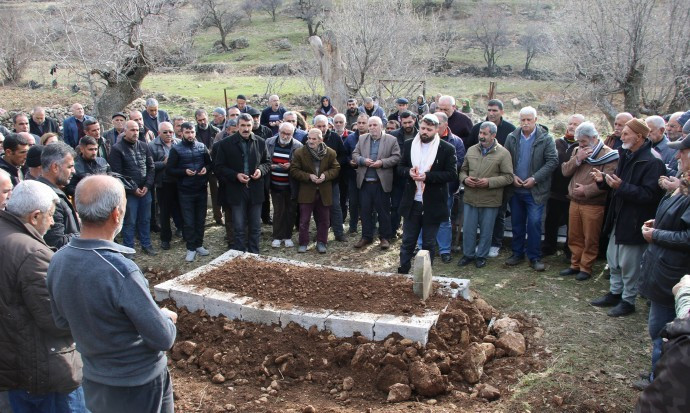 28 yıllık tutuklu Nurcan Bakır doğduğu köyde defnedildi - Resim : 2