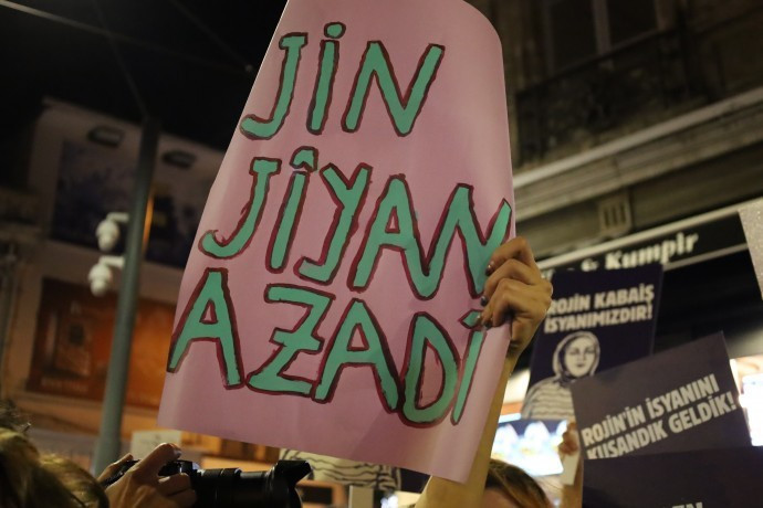 25 Kasım İstanbul | Kadınlar engellere rağmen yürüdü: Birbirimizden güç aldık - Resim : 3