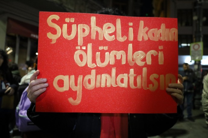 25 Kasım İstanbul | Kadınlar engellere rağmen yürüdü: Birbirimizden güç aldık - Resim : 4