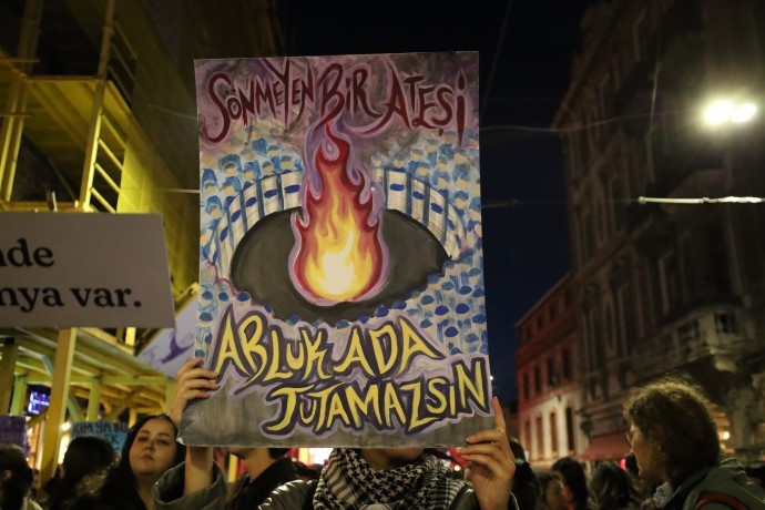 25 Kasım İstanbul | Kadınlar engellere rağmen yürüdü: Birbirimizden güç aldık - Resim : 2