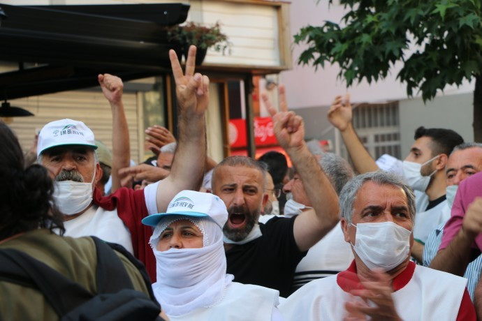 Oluç: İstanbul Valisi bizi buradan ileriye yürütmeyerek anayasal suç işlemiştir - Resim : 4