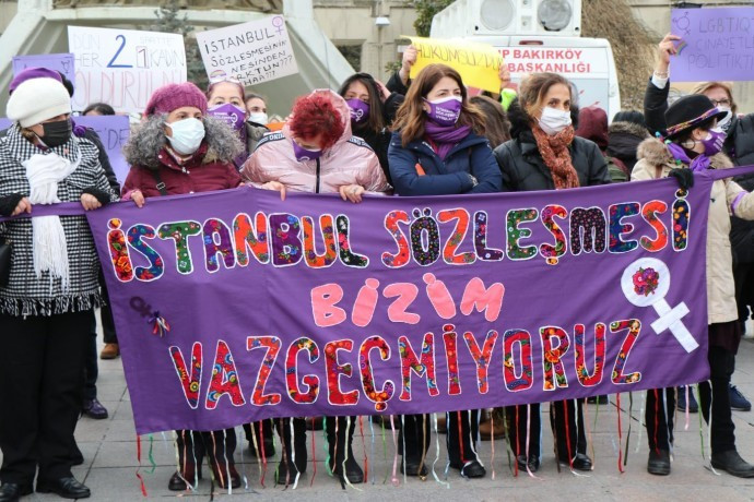 Kadıköy ve Bakırköy'de eylem yapan kadınlar: Karar yok hükmündedir - Resim : 1