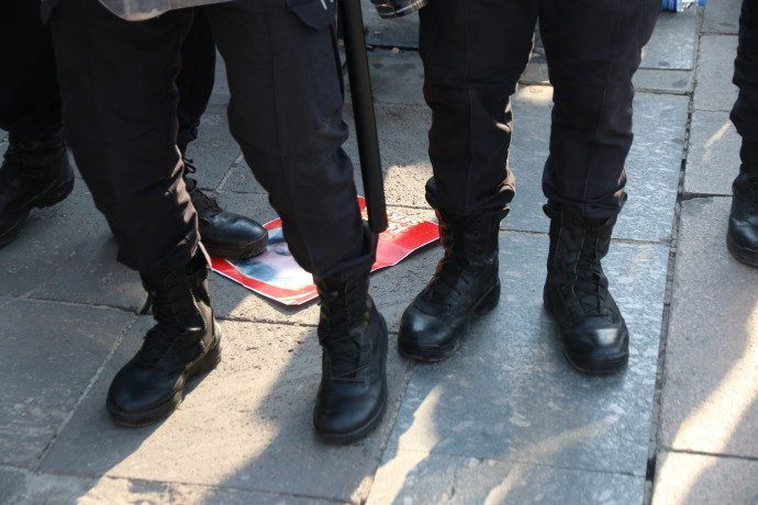 Ankara'daki Suruç anmasına müdahale: Polis hayatını kaybedenlerin fotoğraflarını parçaladı - Resim : 2