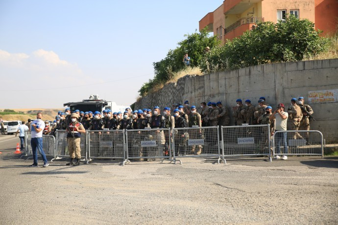 Diyarbakır’a ulaşan 'Darbeye karşı demokrasi' yürüyüşçüleri, ulusal birlik çağrısı yaptı - Resim : 1