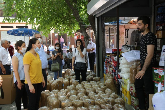 Adıyaman'da evleri basılan tütüncüler gözaltına alındı - Resim : 1