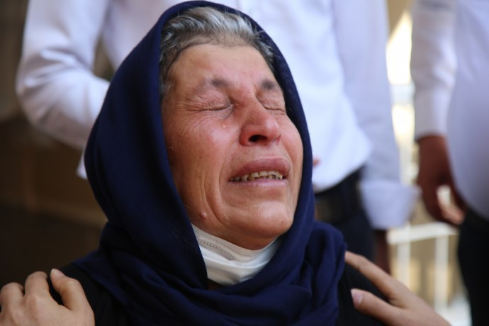 Eşi ve 2 oğlu ödürülen Emine Şenyaşar adalet ararken gözaltına alındı - Resim : 1