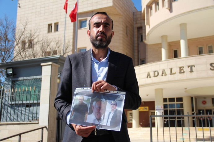 Adalet nöbetindeki Emine Şenyaşar: Ailem katledildi, üstüne oğlumu cezaevine koydular - Resim : 1