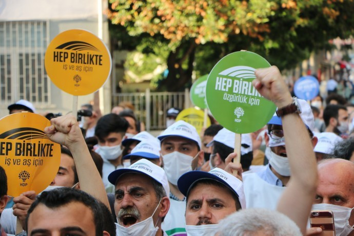Oluç: İstanbul Valisi bizi buradan ileriye yürütmeyerek anayasal suç işlemiştir - Resim : 1