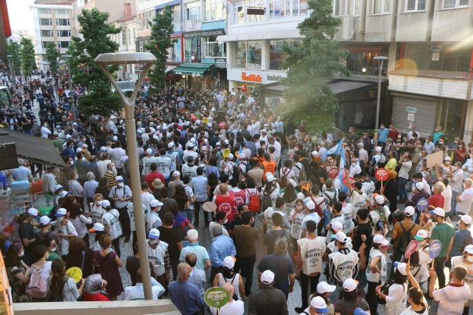 Oluç: İstanbul Valisi bizi buradan ileriye yürütmeyerek anayasal suç işlemiştir - Resim : 3