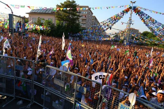 Pervin Buldan: Diyarbakır Suruç'a sahip çıktı - Resim : 4