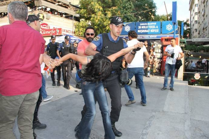 Suruç anmasına Ankara ve İstanbul'da polis müdahalesi - Resim : 1