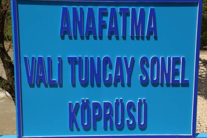 Vali tabelayı 'tamamen' kaldırdı - Resim : 1