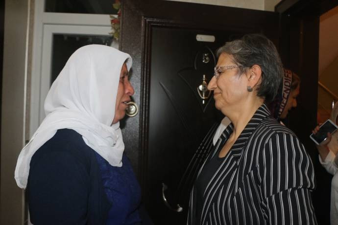 Leyla Güven Şenyaşar ailesini ziyaret etti: Söz veriyoruz, elimizden ne gelirse yapacağız - Resim : 2