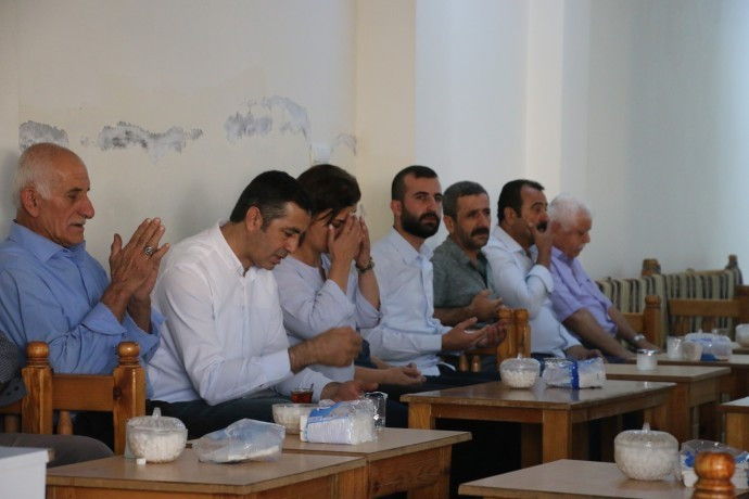 Eş Başkanlardan Nusaybin’de yaşamını yitirenlerin ailelerine başsağlığı ziyareti - Resim : 1
