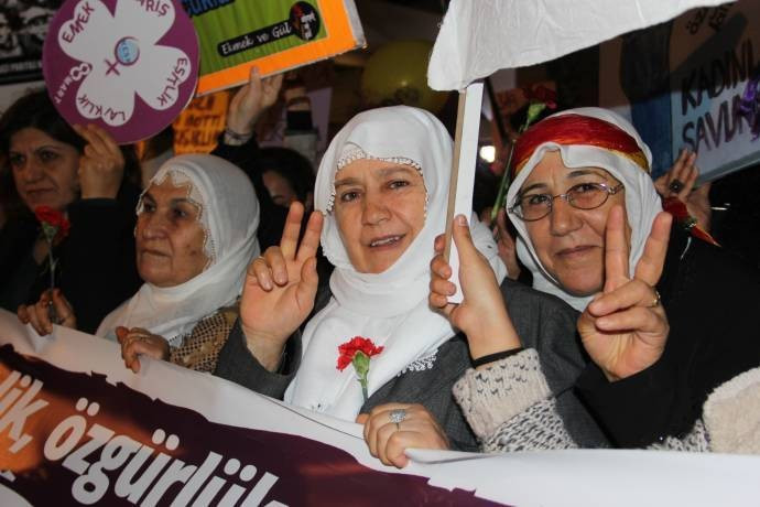 Binlerce kadın haykırdı: İtaat etmiyoruz - Resim : 3