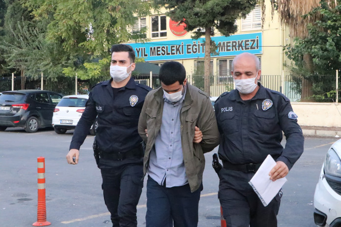 Çocuğu dövdü ardından kaldırıp yere çarptı - Resim : 1