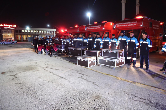 Elazığ'da 6.8 şiddetinde deprem - Resim : 5