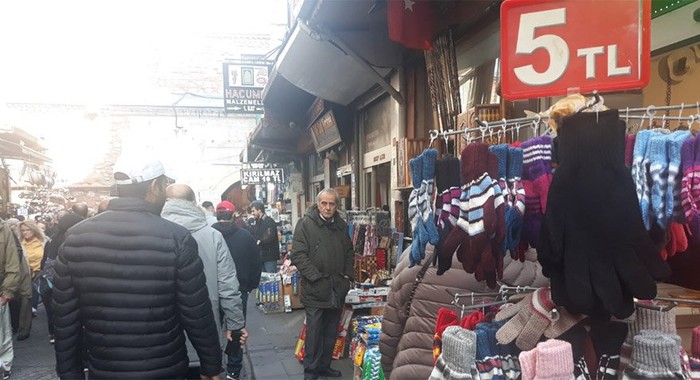 Soğuklar gelmeyince atkı ve bere satışları düştü: Bizi bu güzel havalar mahvetti - Resim : 1
