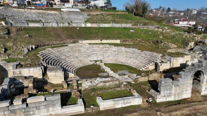 Konuralp'ta 2 bin yıllık tiyatro bileti bulundu: 5 numara - Resim: 1