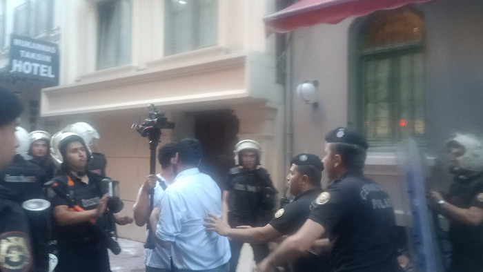 Gezi'nin yıldönümünde 100'e yakın gözaltı, yakın mesafeden biber gazlı müdahale, gazetecilere darp - Resim : 2