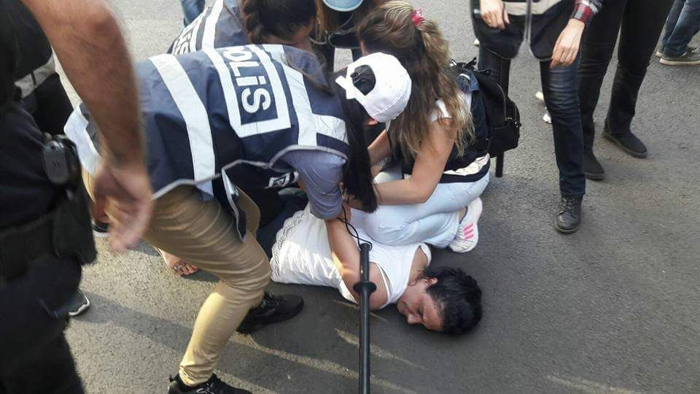 İhraç karşıtı eyleme polisten sert müdahale - Resim : 1