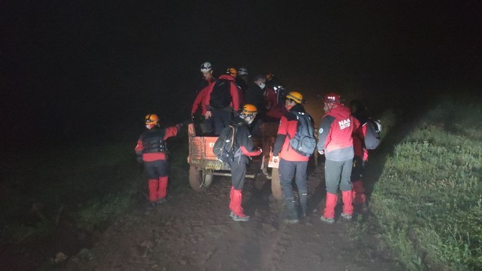 Paraşütle atladıktan sonra kaybolan sporcunun cansız bedenine ulaşıldı - Resim : 2