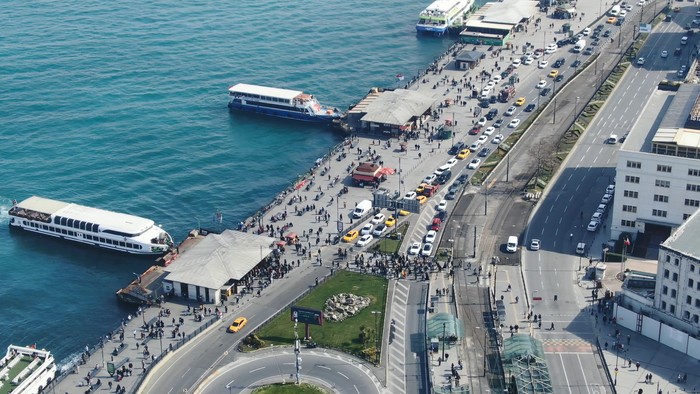 İstanbul'da salgına rağmen Cumartesi yoğunluğu yaşandı - Resim : 1