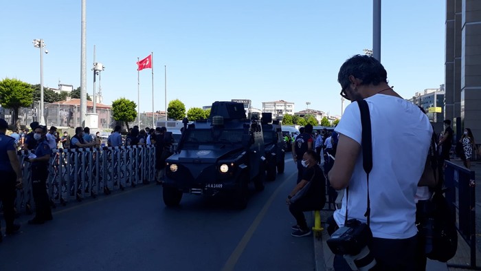 AKP'nin yasasına karşı yüzlerce avukat İstanbul Adliyesi'ndeydi: Halk için mücadele edeceğiz - Resim : 2