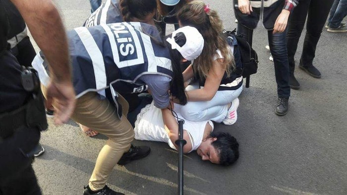 İhraç karşıtı eyleme polisten sert müdahale - Resim : 1