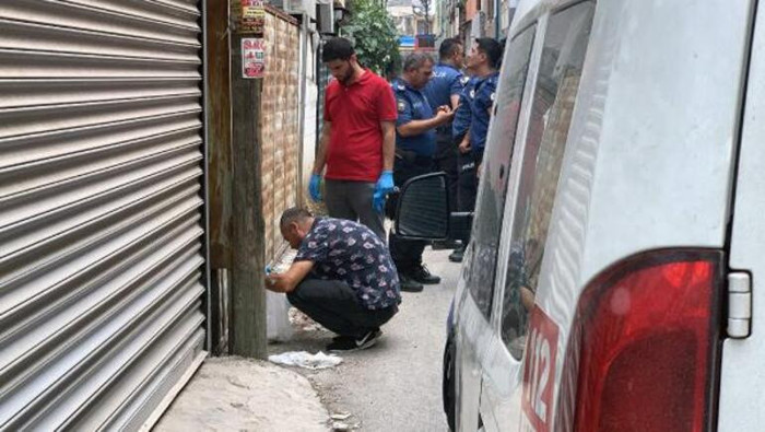 Evin bahçesinde başından vurulmuş erkek cesedi bulundu - Resim : 1